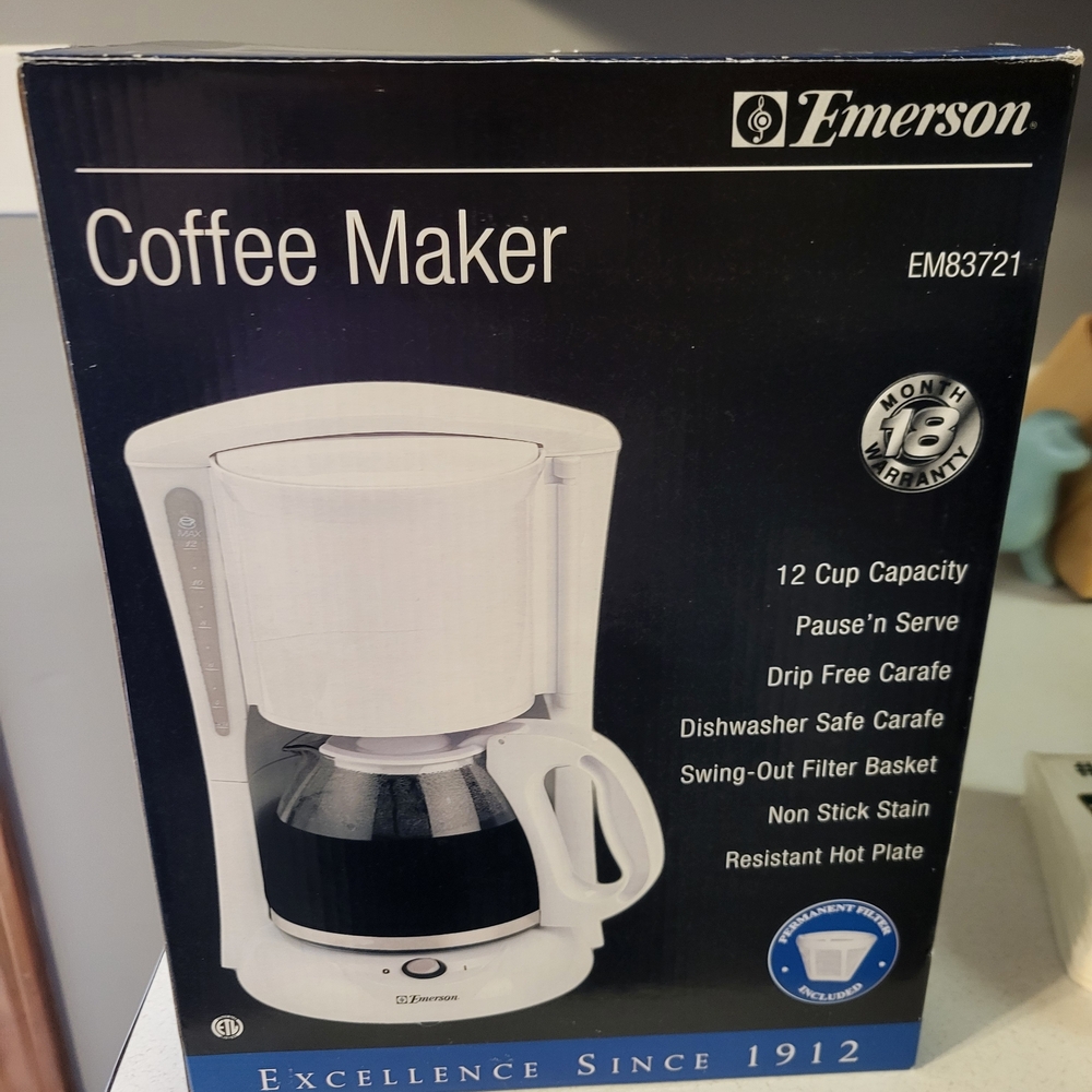 Emerson White Coffee Maker - 12 Cup Capacity